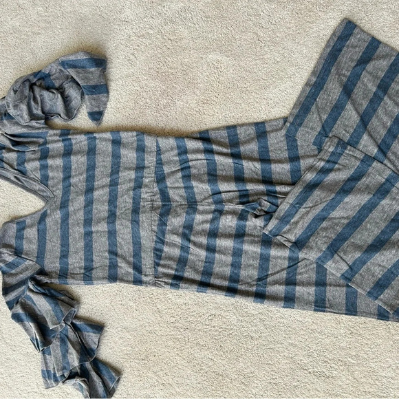 NWT chaser jumpsuit blue and gray stripe ruffle bell sleeve size S - Picture 4 of 4